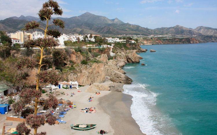 Apartamento Yaiza Nerja Bagian luar foto